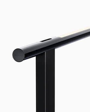 Detailaufnahme der Mono Stehleuchte von Belux mit schwarzem Finish.