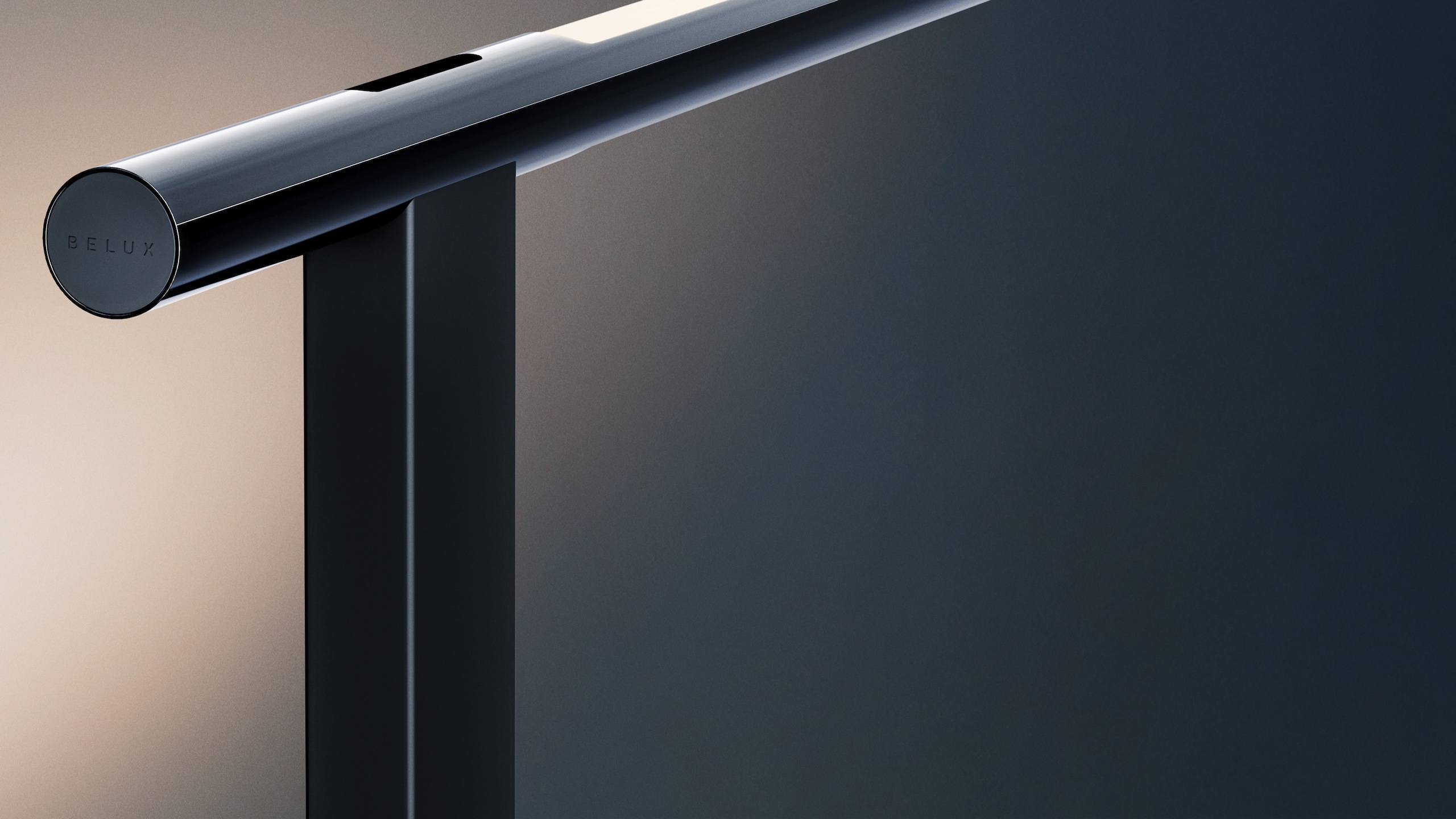 Moderne Stehleuchte Mono von Belux mit elegantem Design.